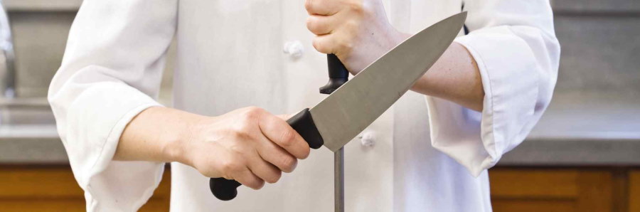 4 Best Knife Sets Under $200 (2020 Updated Guide)