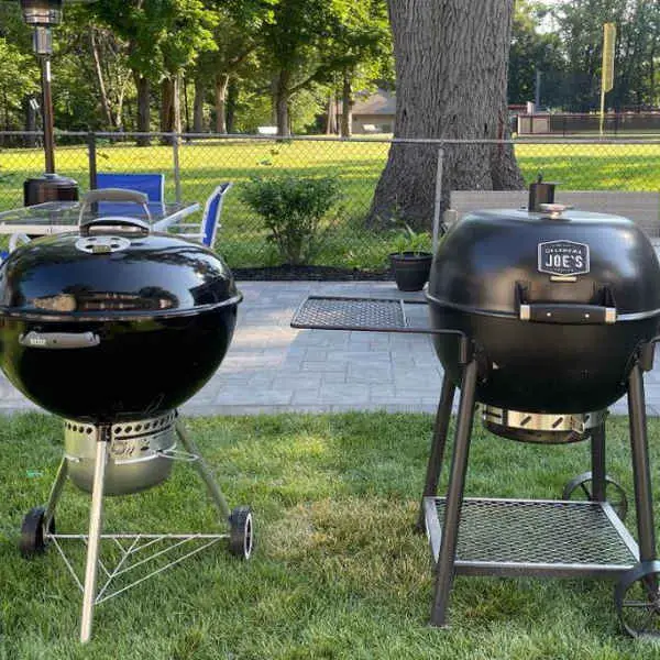 2 charcoal grills