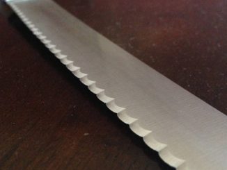 serrated bread knife