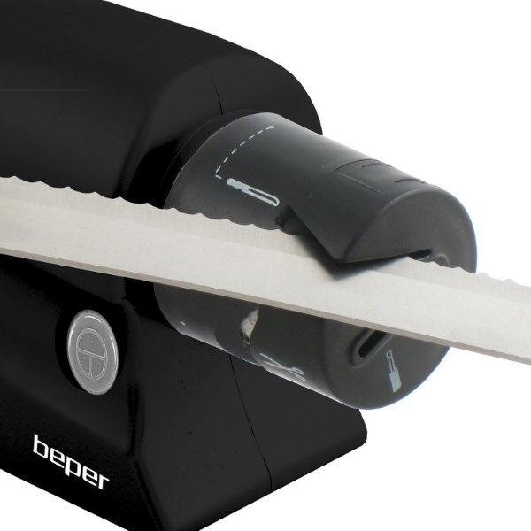 sharpening serrated knife on electric sharpener