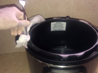 cleaning a rice cooker