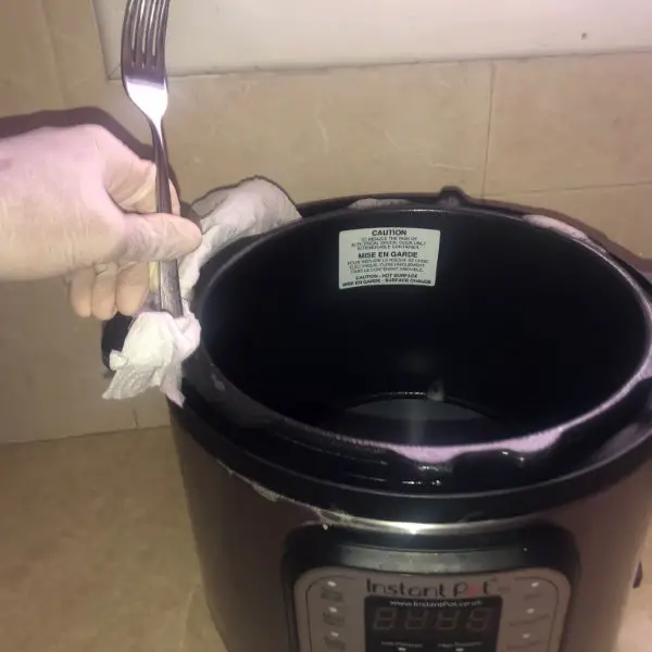 cleaning a rice cooker