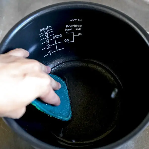 cleaning rice cooker inner pot