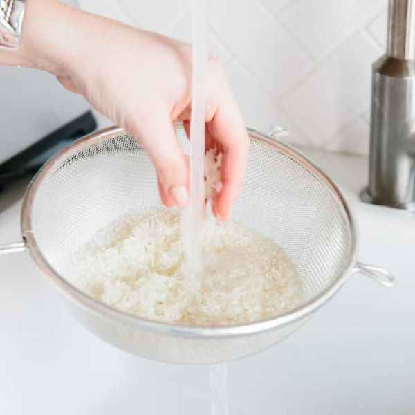 rinsing rice