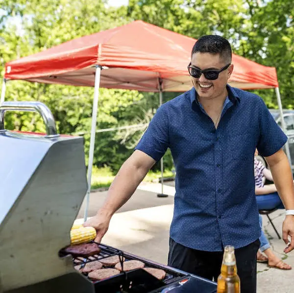 gas grill tailgate party