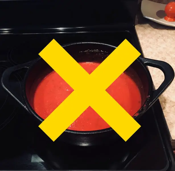 tomato sauce in cast iron