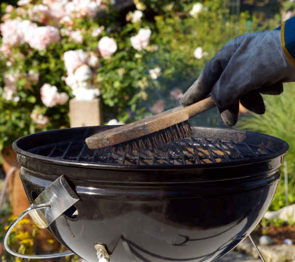charcoal grill cleaning