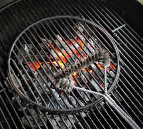 cleaning charcoal grill grate