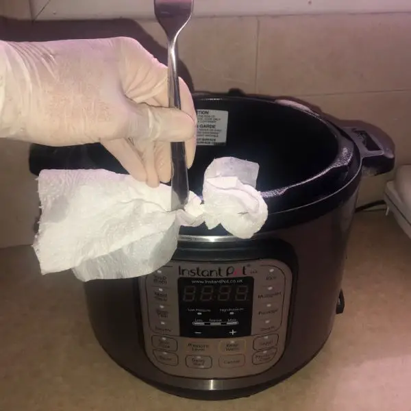 cleaning rice cooker