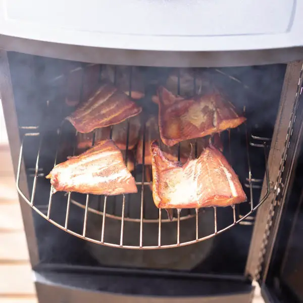 smoking meat in vertical smoker