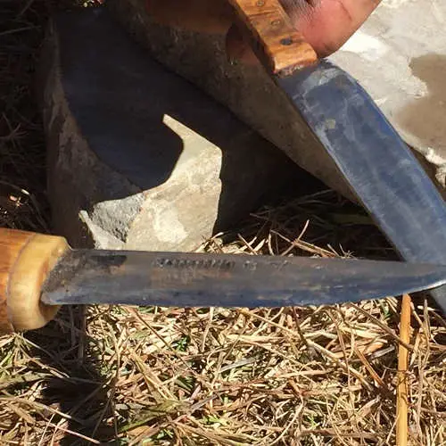 sharpening knife with another knife