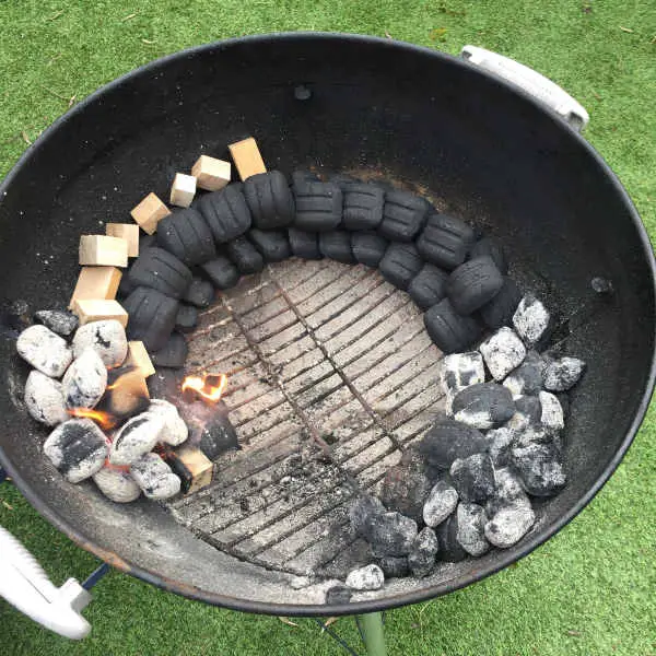  grille au charbon de bois de la méthode snake 