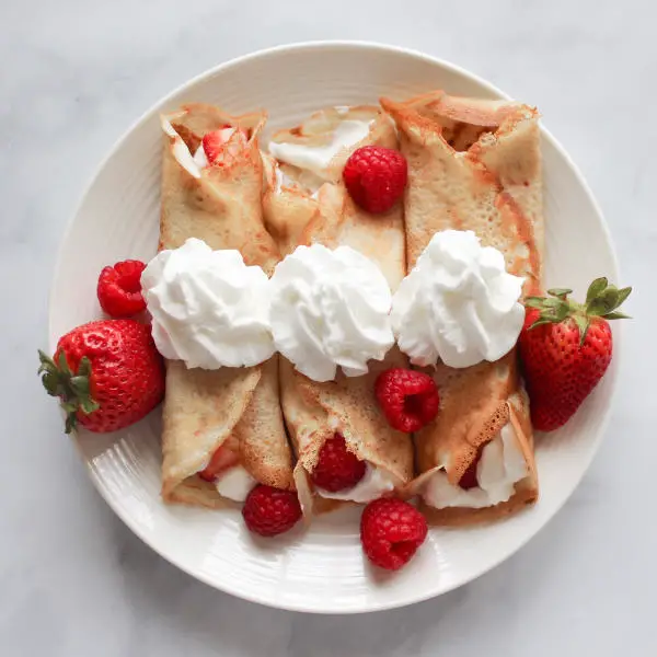 crepes with cream and strawberries