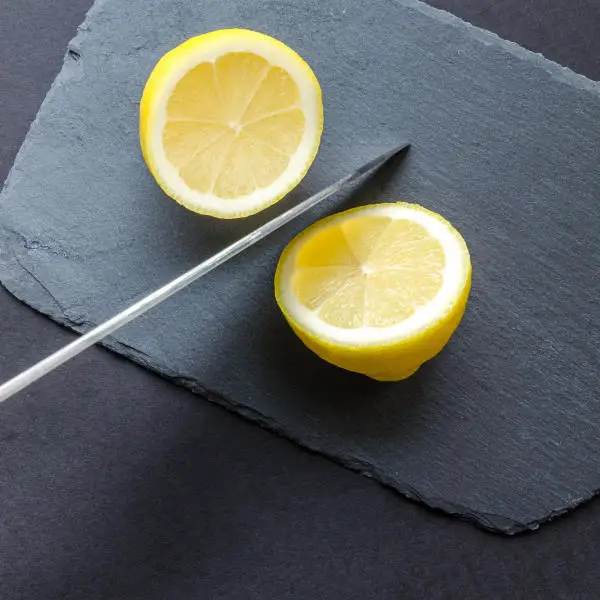 sliced lemon