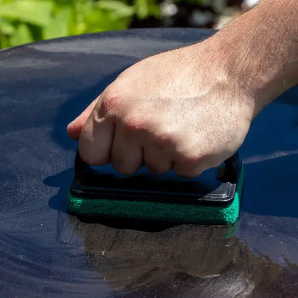 cleaning griddle with scouring pad